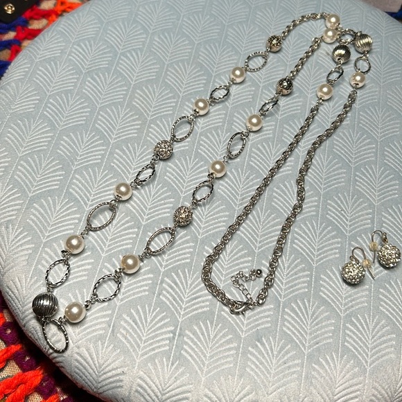 Long silver disco ball necklace and matching earrings - Picture 3 of 10